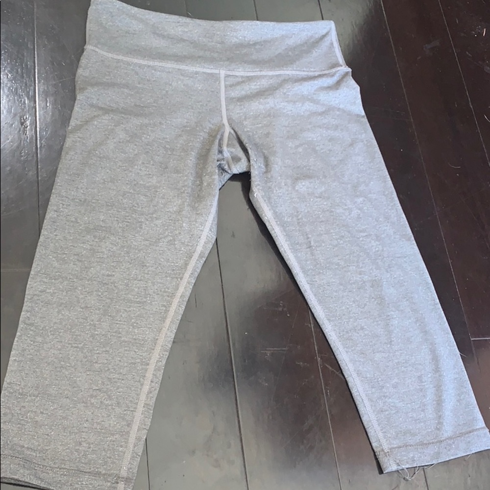 Dark grey cropped lululemon leggings